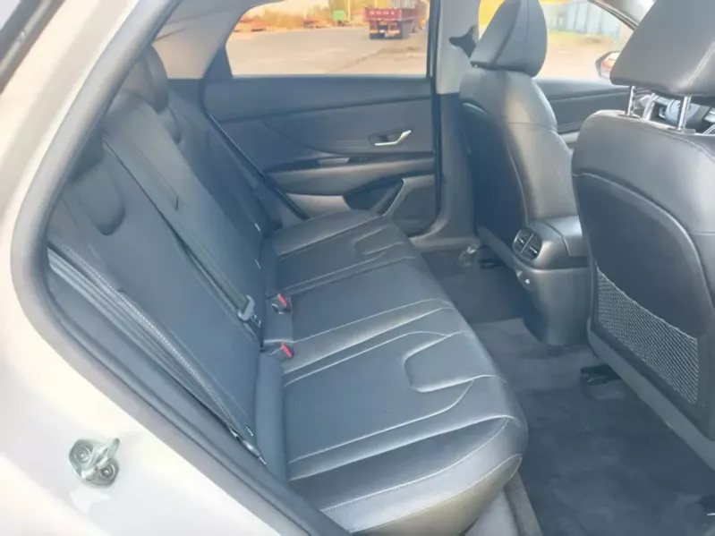 Hyundai Elantra 2022