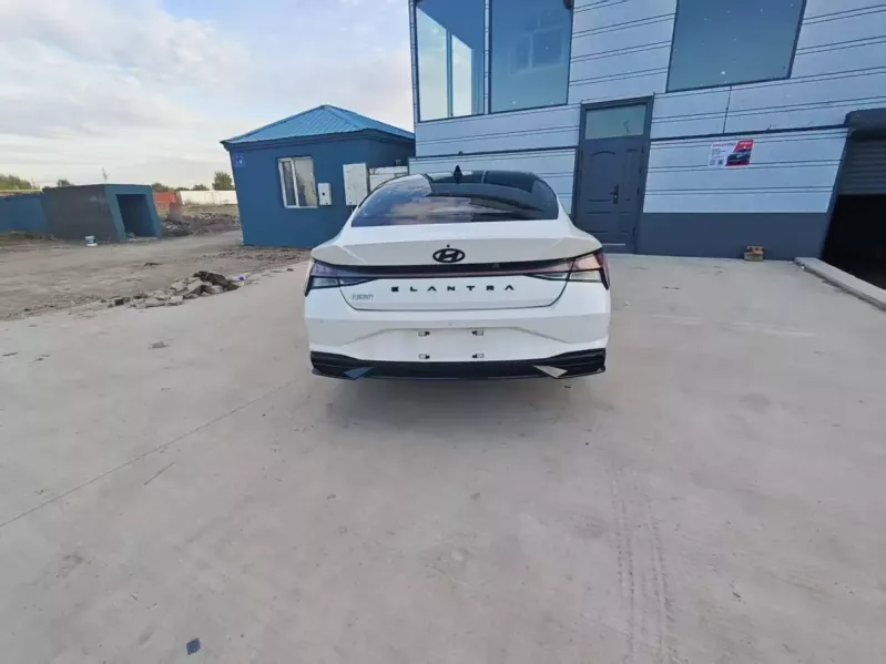Hyundai Elantra 2022