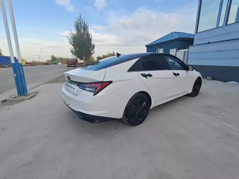 Hyundai Elantra 2022