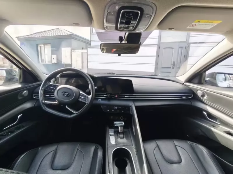Hyundai Elantra 2022