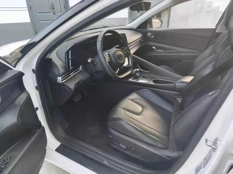 Hyundai Elantra 2022